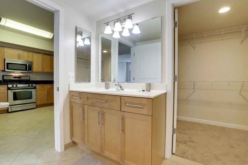 Fantastic 2 Bedroom Condo At Pentagon City Arlington Eksteriør billede